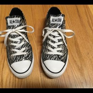 Converse EUC Size 9 Zebra print Sparkle